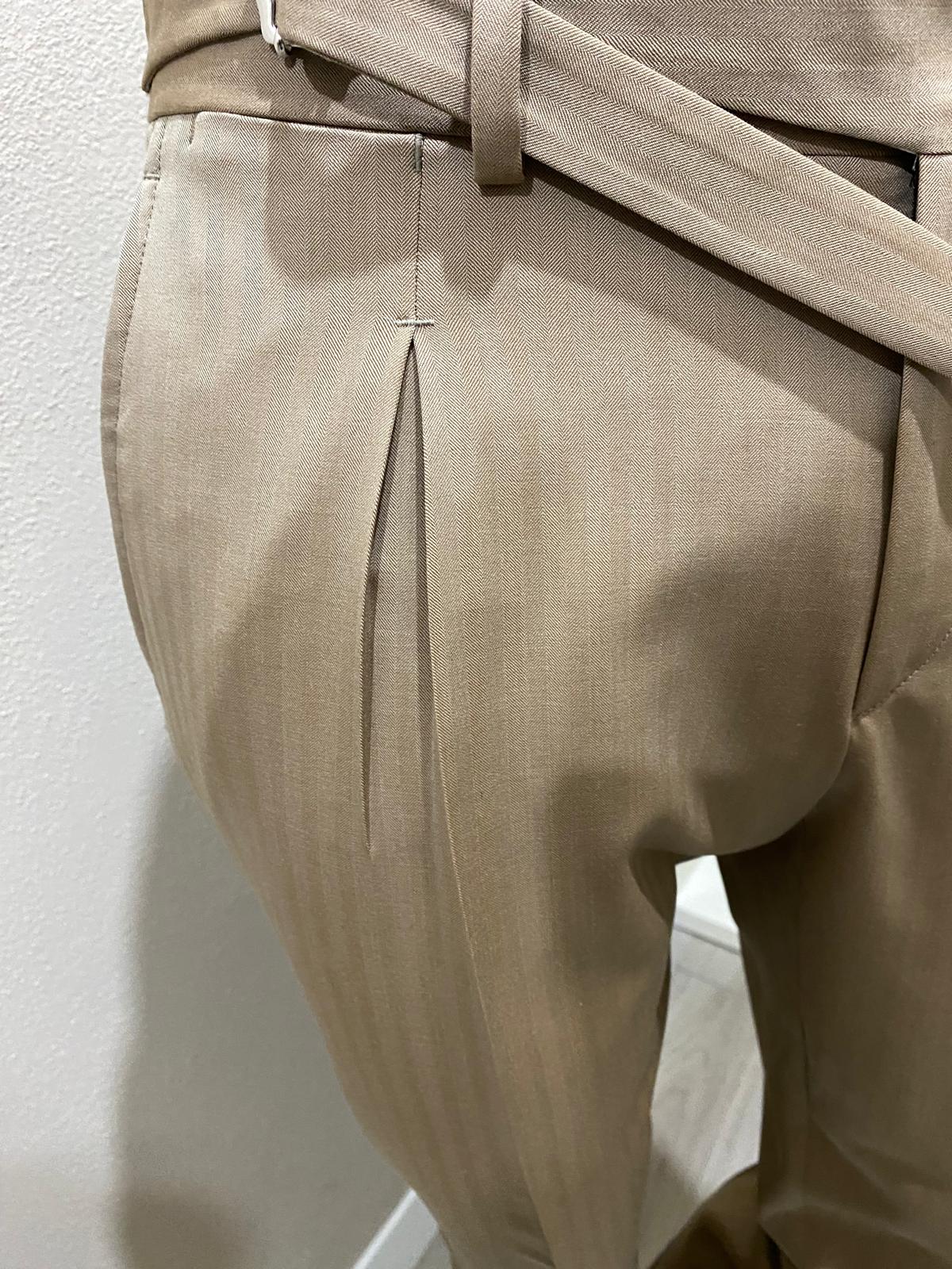 Pantaloni beige in lana solaro con pince a bacia cinturino prolungato con chiusura a bottoni - VBC