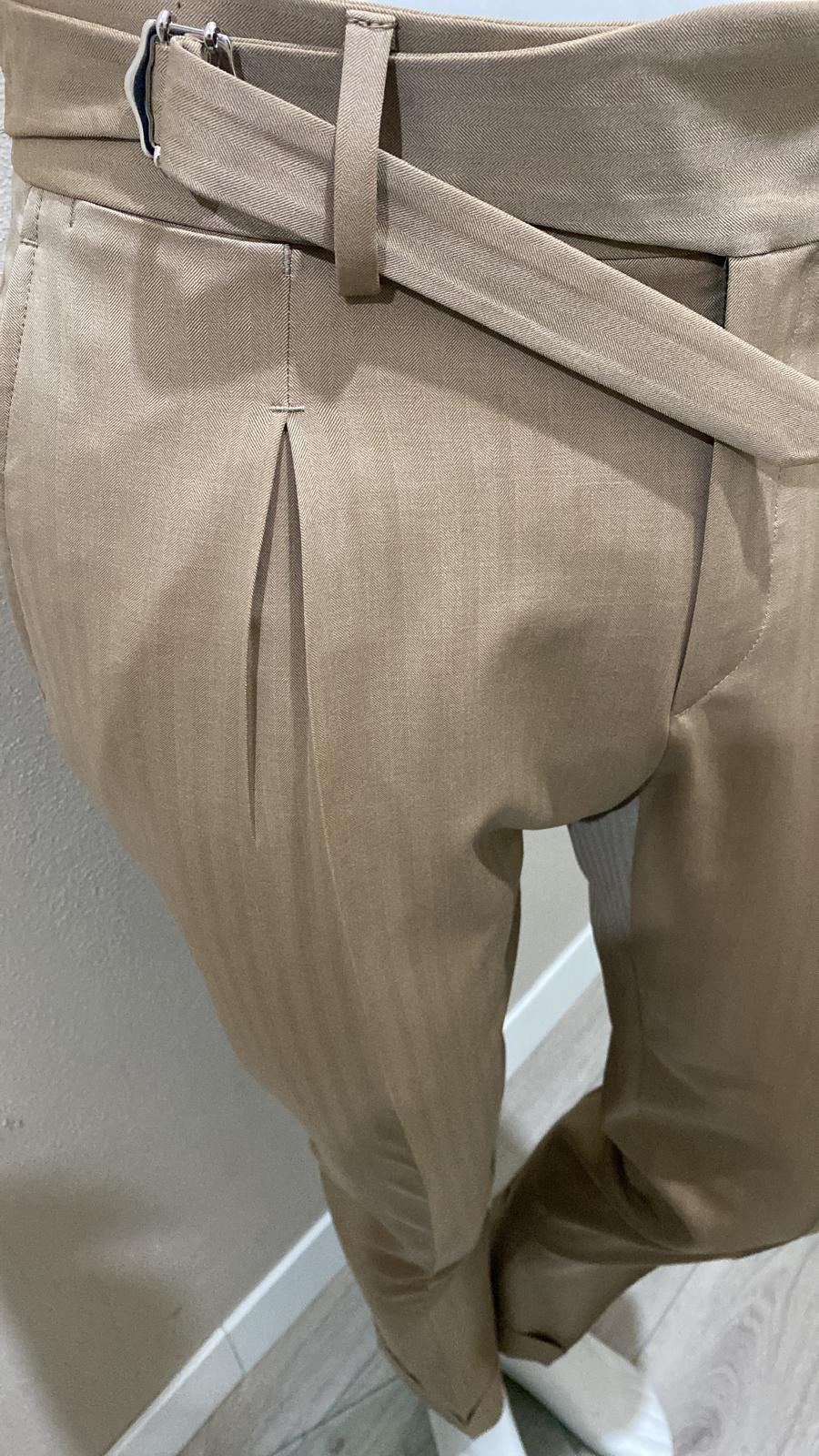 Pantaloni beige in lana solaro con pince a bacia cinturino prolungato con chiusura a bottoni - VBC