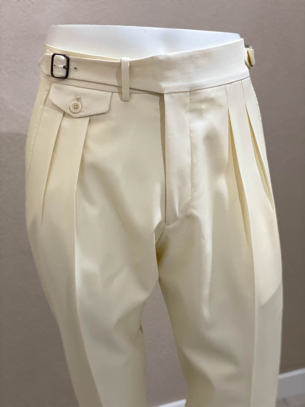 Pantaloni gurkha color crema