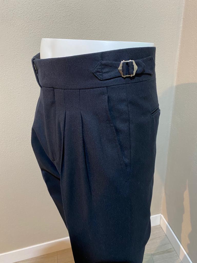 Pantaloni blu navy in flanella di lana con doppia pinces verso l'esterno - VBC